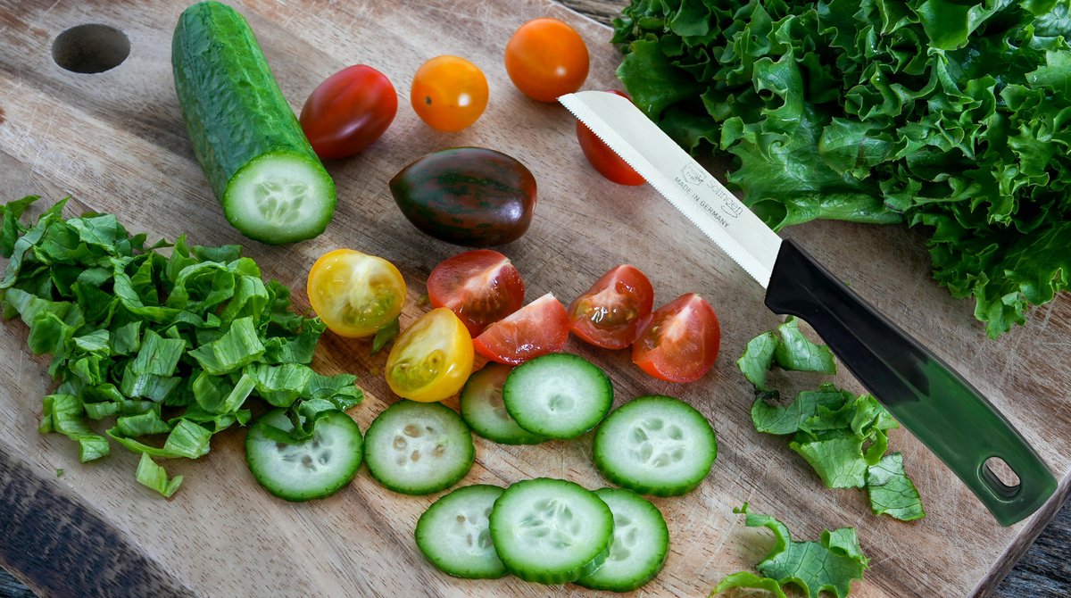 Solingen Serrated Knife Vegetable and Tomato Knife with Serration RVS 18.5cm with Blade Cover Ergonomic Handle Green Black 6 Pieces