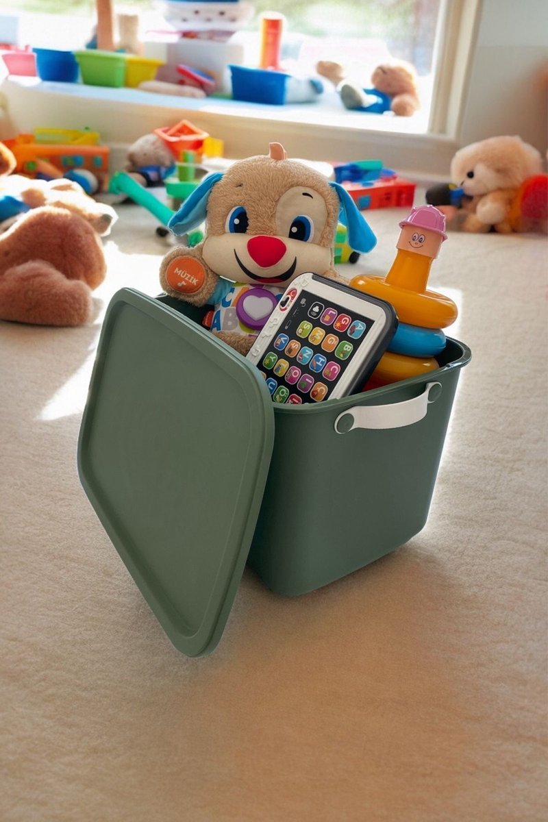 Tobeyz 15L BPA-Free Stackable Storage Bins with Lids - Green 3-Pack