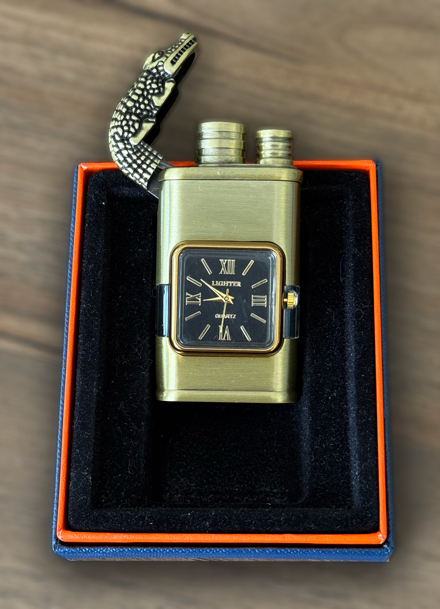 Gepersonaliseerde Aanstekers - Aansteker Graveren met Logo  en Tekst - Eigen Ontwerp - Gepersonaliseerd Cadeau - Winddichte Aansteker - Vintage Horloge Bezel - Jet Dual Vlam Fakkel Opblaasbare Gas Aansteker - Metaal Met Quartz Wijzerplaat Horloge - 55320